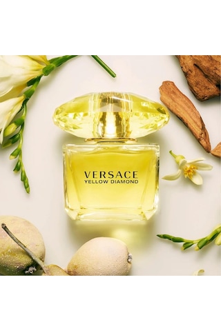Versace Yellow Diamond 200 Ml Edt Kadın Parfüm Seti Çiçeksi