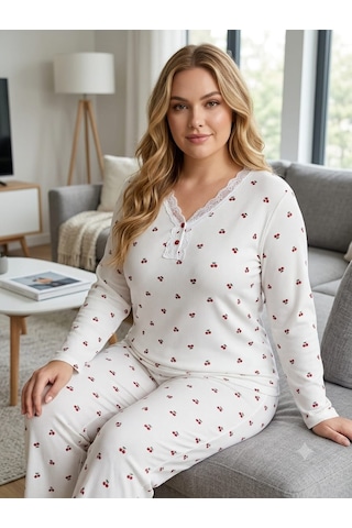 Kadın Büyük Beden Uzun Kollu Desenli Dantel Detaylı Kaşkorse Kumaş Pijama Takımı Beyaz Kiraz