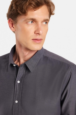 Tudors Modern Slim Fit Uzun Kollu Pamuklu Kolay Ütü Armürlü Erkek Füme Gömlek-23987 Füme