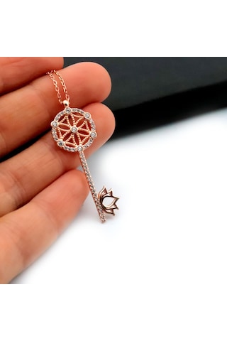 925 Ayar Gümüş Zirkon Taşlı Zarif Anahtar Tasarımlı Kolye Gümüş