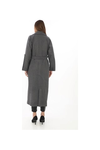 Defymoda Uzun Kaşe Kaban Yünlü Dokuma Kaşmir Kumaş, Kruvaze Yaka, Kuşaklı Astarlı Tesettür Uyumlu Şık Kışlı Füme