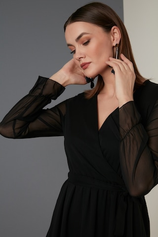 Lela Kruvaze Yaka Bağlama Detaylı Şifon Mini Bayan Elbise 6051467 Siyah