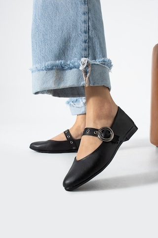 Moda Devrin Siyah Kapsül Detay Lastikli Toka Babet Günlük Ayakkabı
