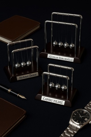 İsim Yazılı Kişiye Özel Newton Sarkaçı Metal Denge Topu Masaüstü Ofis Şık Dekoratif Hediye Büyük Boy