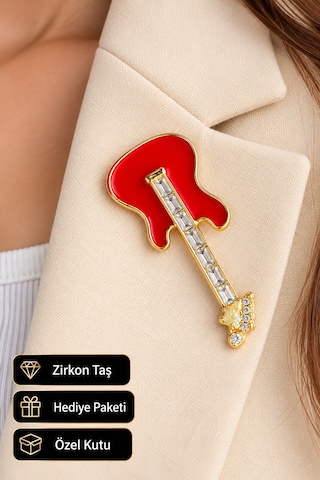 Kırmızı Gitar Figürlü Zirkon Taş Detaylı Gold Renk Broş Müzik Temalı Yaka Aksesuarı Açık Gri