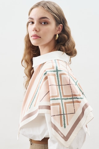 Desenli Orta Boy Saten Fular Leya Leya