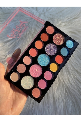 Ronassi Cosmetics Yeni Music Festivali Glitterli Far Paleti 19'lu