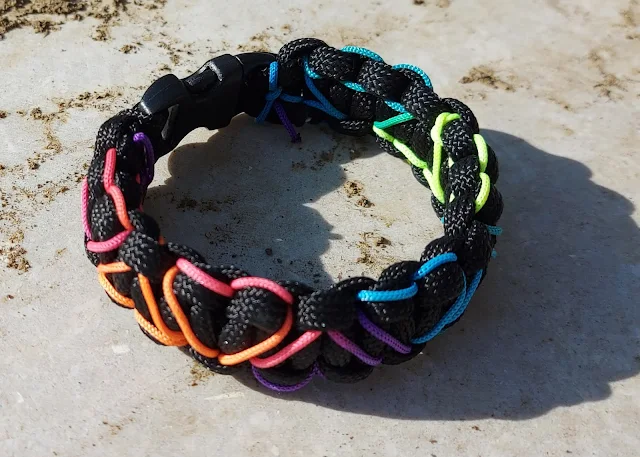 Siyah & Gökkuşağı Kalp Paracord Bileklik Çok Renkli