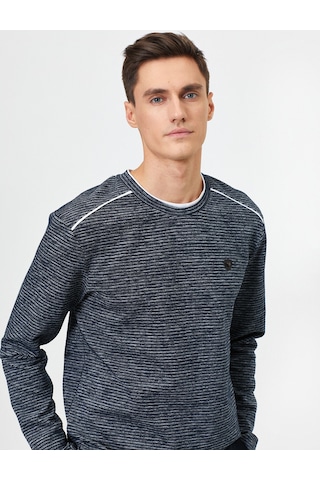 Koton Bisiklet Yaka Logo Detaylı Omzu Çizgili Slim Fit Kazak Lacivert 0yam91584gk