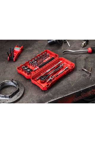 Milwaukee 1/4 Cırcır Ve Tornavida Kollu Lokma Set 38 Parça 4932498381