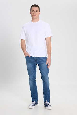 Wrangler Slim Fit Dar Kesim Düşük Bel Normal Paça Larston Mavi Esnek Jean Denim Pantolon Indigo Wrangler Slim Fit Dar Kesim Düşük Bel Normal Paça Larston Mavi Esnek Jean Denim Pantolon Indigo