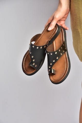 Fox Shoes Y390450403 Siyah Hakiki Deri Zımba Detaylı Kadın Terlik