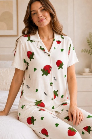 Northcity Ekru Çilek Desenli Kısa Kollu Gömlek Yaka Milan Kumaş Kadın Pijama Takımı