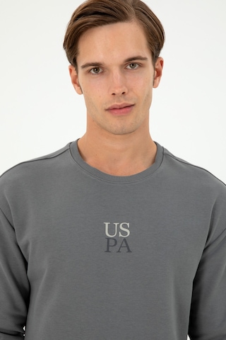 U.S. Polo Assn. Erkek Comfort Fit Bisiklet Yaka Gri Basic Sweatshirt 50293420-VR024