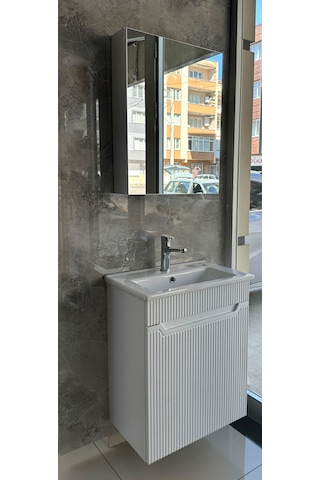 Banyo Dolabı Aynalı Cnc İşlemeli Membran Kapaklı 55 Cm Beyaz