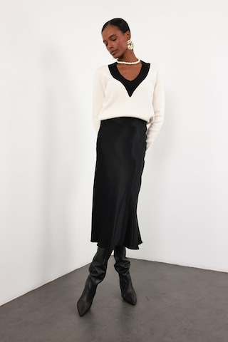 Siyah Saten Volanlı Etek 17000 Siyah