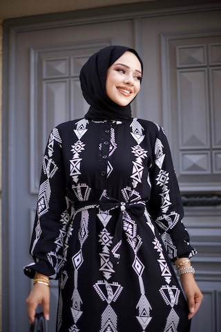 Hira Life Fashion Kadın Tesettür Geometrik Desen Önü Düğmeli Ve Bel Kuşaklı Viskon Elbise Siyah Siyah