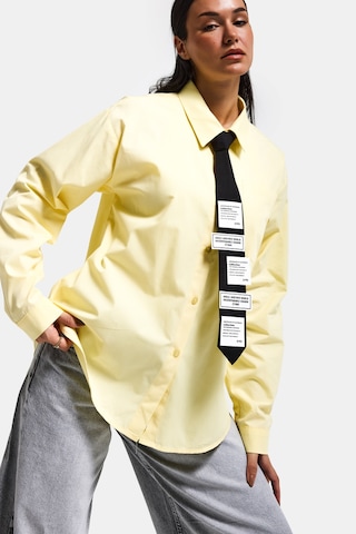 Itsbasic Kadın Sarı Renk Oversize Kravatlı Özel Tasarım Bol Kesim Gömlek