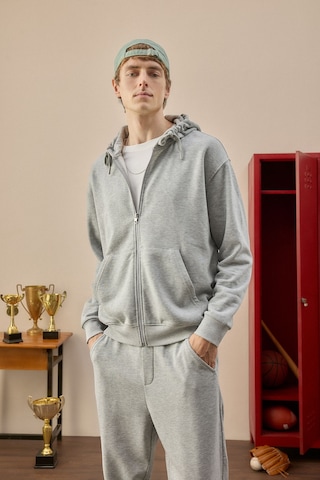 Defacto Relax Fıt Kapüşonlu İçi Yumuşak Tüylü Kalın Kumaş Fermuarlı Sweatshirt D7599ax26augr210 Gri-gr210