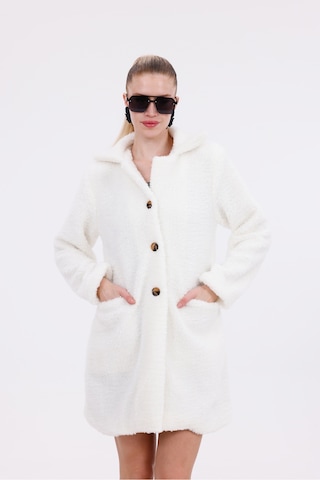 Düğmeli Cepli Kadın Peluş Kaban Beyaz