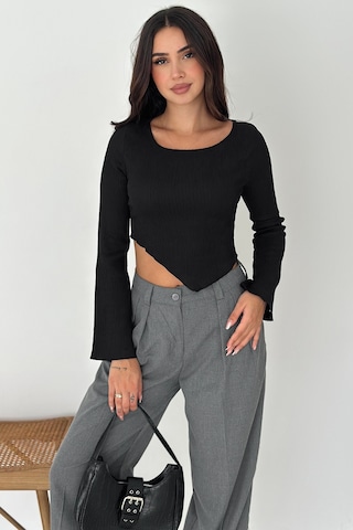 Noa & Noa İspanyol Kol Ribanalı Sivri Etek Uçlu Crop Bluz Modern & Vücuda Oturan Stil Siyah