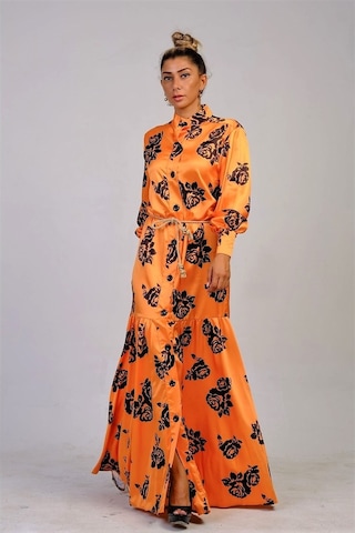 Kadın Turuncu Hakim Yaka Çiçekli Etekleri Volanlı Saten Uzun Elbi