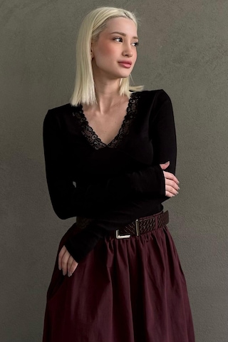 Madmext Siyah V Yaka Dantelli Kadın Bluz Mg2633 Siyah