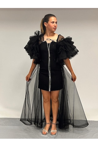 Kız Çocuk Abiye Siyah Krep Kumaş Askılı Taş Şerit İşlemeli Kolları Farbalı Çıkabilen Pelerin Detaylı İllüzyon Yaka Abiye Elbise 10-15 Yaş Siyah