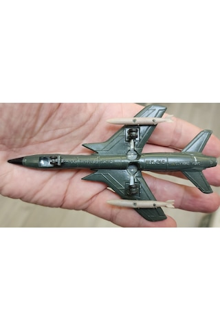 F105 Thunderchıef Metal Model Uçak. Tekerlekler Kapanıyor. İkinci El.