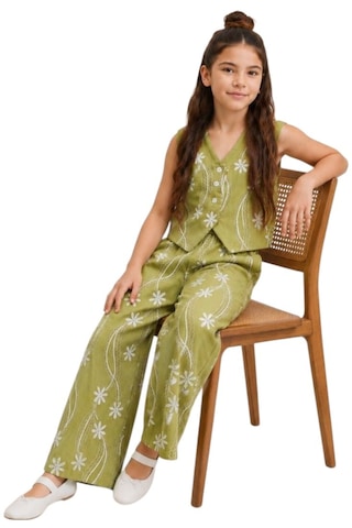 Irem Kız Çocuk Çiçek Desenli Yeleği Düğme Kapamalı Pantolonu Cepli Beli Lastikli Geniş Paça Model Yeşil Renk Pantolon Yelek Takımı