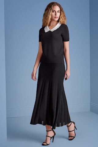 Evaze Siyah Triko Etek Siyah