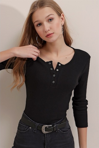 Aqe Fashion Kadın Siyah Çıt Çıt Yaka Detaylı Bluz-Siyah