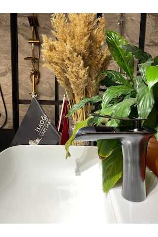 İsaoğlu Yapı Mat Siyah Şelale Lavabo Bataryası Siyah Lavabo Musluğu Siyah Banyo Bataryası Siyah