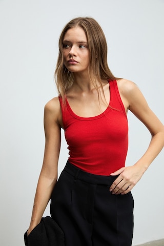 Ethıquet Lıllesol Kadın Fitilli Görünümlü Slim Fit Vücuda Oturan Havuz Yakalı Pamuklu Basic Kırmızı