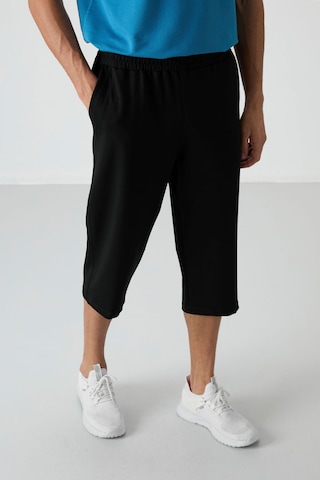 Tommy Life Siyah Pamuklu Yumuşak Dokulu Standart Fit Nakışlı Erkek Kapri - 83102 Siyah