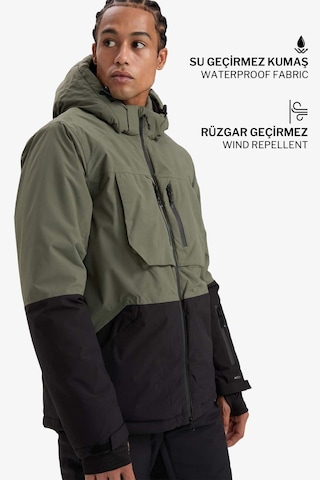 DeFactoFit Kayak Montu Su İtici Rüzgar Geçirmez Kapüşonlu Fermuarlı Eldiven Detaylı Ultra Korumalı A7114AX24WNKH109