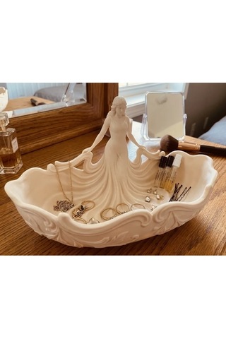 Art Nouveau Tasarım Heykelcikli Seramik Takı Tepsisi Açık Beyaz