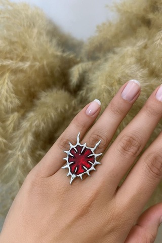 Dikenli Kırmızı Kalp Gotik Yüzük Tutku, Acı Ve Aşkın Gücünün Simgesi Gümüş - Gri