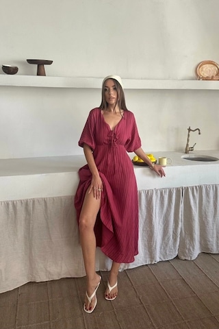 V Yaka Dökümlü Elbise - Pembe Pembe