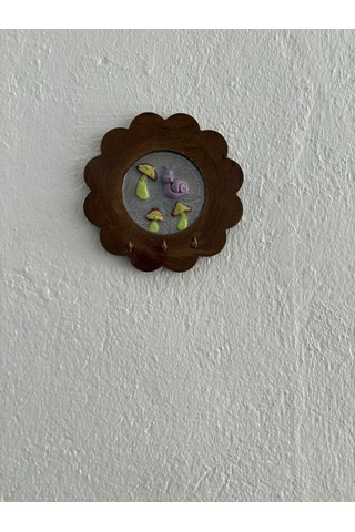 Pelince - Salyangoz Ve Mantar Figürlü - Epoksi Ahşap Anahtar Askılığı Tek Ürün - Çap: 18 Cm Ahşap