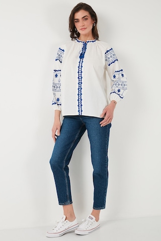 Lela Nakış Işlemeli Pamuklu Oversize Fit Bağlamalı V Yaka Bayan Bluz 676271 Ekru