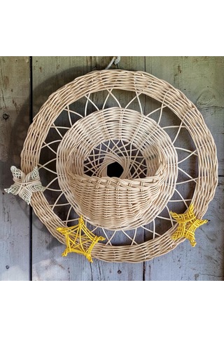Rattan El Örgüsü Yıldızlı Duvar Sepeti Ve Çiçeklik - Duvar Süsü Ürün Çap: 40 Cm Sepet Haznesi Derinlik:11 Cm / Genişlik::17 Cm