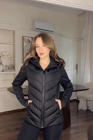 Prifaldi Siyah Kapüşonlu Şişme Mont Kışlık Slim Fit Rüzgar Geçirmez Fermuarlı Kadın Mont Siyah