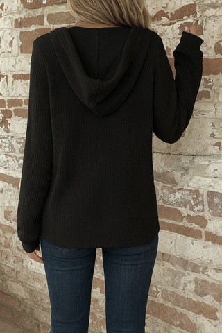 Tua Moda Kadın Uzun Kollu Kapşonlu Önü Düğmeli Ve Bağcıklı Waffle Bluz Siyah