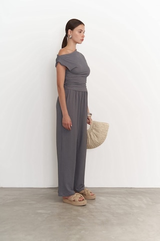 Mai Collection Mai Studios Co. Sona Füme Asimetrik Bluz Pantolon Takım Füme