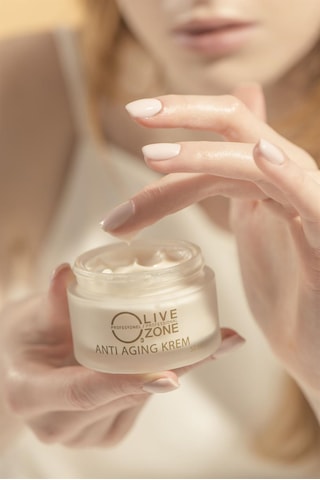 Olive Ozon Ozonlu Ve Hyaluronik Asitli  Cilt Bakım Kremi 50 Ml