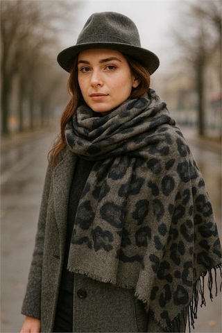 Neşeli Butik Kadın Yumuşak Dokulu Leopar Desen Püsküllü Şal Atkı Nbaks051 Kahverengi