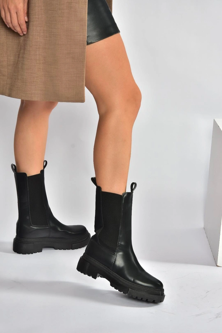 Fox Shoes V652549009 Siyah Kalın Tabanlı Lastik Detaylı Kadın Bot Siyah-Suni Deri
