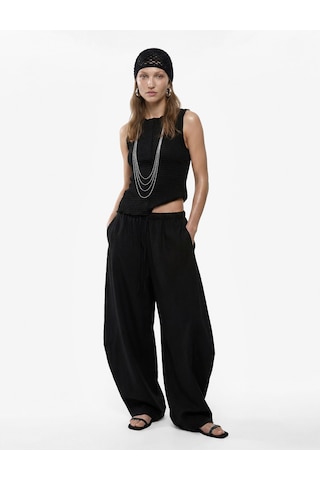 Koton Bürümcük Kumaş Dokulu Slim Fit Bisiklet Yaka Kolsuz Bluz Siyah 6sak10346ek