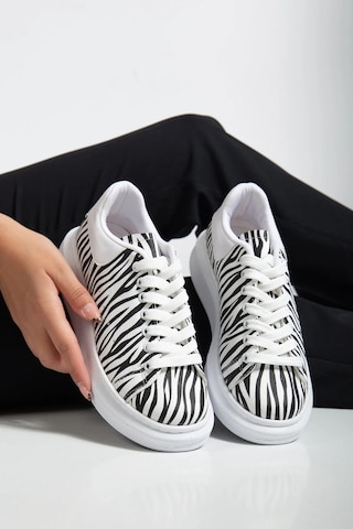 Erceka Zebra Desene Sahip Kadın Spor Ayakkabı Sneaker Bağcıklı Günlük Kullanıma Uygun Beyaz-siyah Renkli Beyaz Zebra